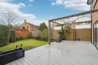 Contemporary 3-Bed House - Parking - By Tempstay - 2 stelle