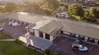 Bayview Motel - parking