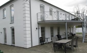 White House Hotel Apartments - Housity