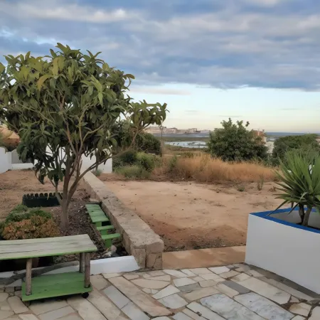 Sleep & Go Faro Airport Guest House