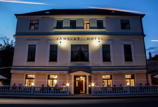 Grandhotel Sluchátko - EX Zámecký Hotel Отели в г. Зноймо
