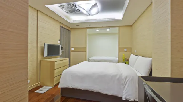 Nightwalk 59 Hotels near Taipei Palace Museum