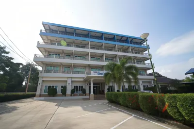 Sea Mountain Khanom Hotel Các khách sạn gần Wat Than Thong