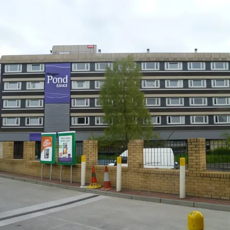 Leonardo Inn Glasgow West End Отели рядом с достопримечательностью «Больница «Гартнейвел»»