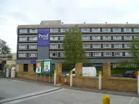 Leonardo Inn Glasgow West End Hotels near Cairns Church