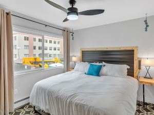 Highliner Hotel - King Rooms with City & Park Views