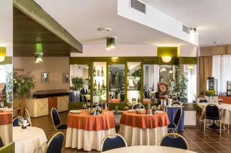 Hotel Mirage Отели рядом с достопримечательностью «Вилла Кастелло»