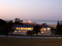 Guest Room with Double Bed and Kitchen, in Port Elizabeth Ideal Business Travel