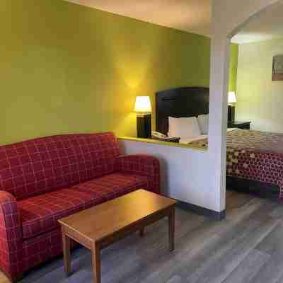 Econo Lodge Inn & Suites Sweetwater I-20 Rooms