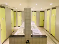 Hey Bear Capsule Hotel (Xinbei Taipei Bridge Metro Station) Hotel in zona Tempio di Yonglian