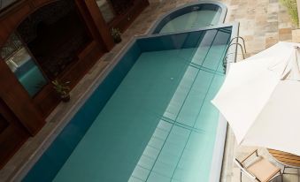 Grand Victoria Boutique Hotel