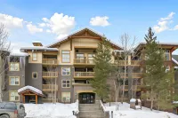 Large 3-Br 3-Ba | Ski in/Out | Pool & Hot Tubs | Central Upper Village Location