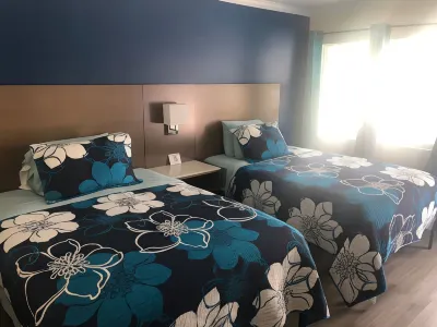 The Beacon Hotels in Pine Knoll Shores