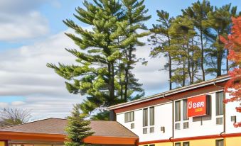 Econo Lodge Inn & Suites Stevens Point