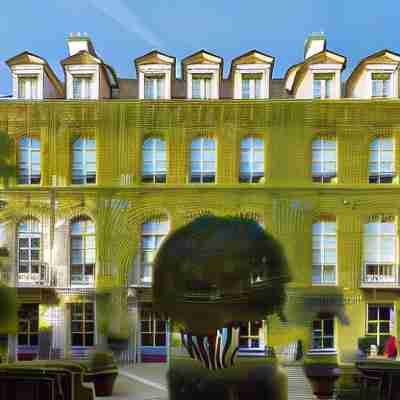 Le Pavillon de la Reine Hotel Exterior