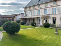 Le Château de Failloux, Piscine intérieure et Sauna Hotels in La Baffe