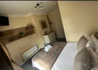 The Village Inn Hotel di Lanark