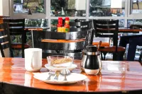 Claire de Lune Moonlight Hotel - breakfast