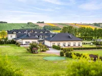Dosłońce Resort Wellnes & Farm Hotel a Miechow County