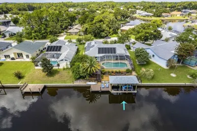 Serenity Waterfront 4Br w/ Private Dock, Heated Pool & Relaxing Hot Tub