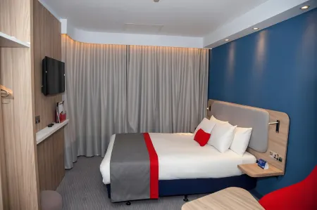 Holiday Inn Express Cardiff Bay