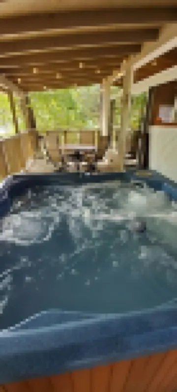 On the Hooch in HELEN Hot Tub Fireplace Dog Friendly Walk to all the fun!