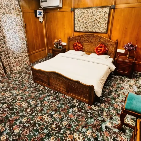 Kharpalace Group of Houseboats