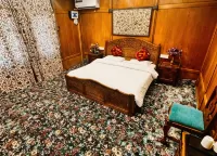 Kharpalace Group of Houseboats - Swimmingpools