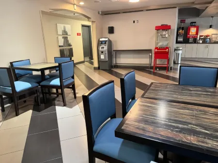 Best Western Plus Jackson Downtown-Coliseum Отели рядом с достопримечательностью «Государственный университет Джексон»