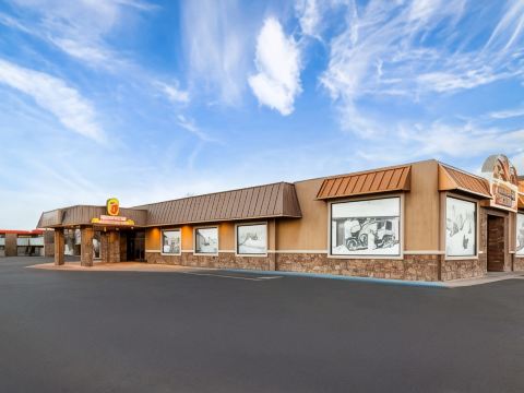Super 8 by Wyndham Fallon