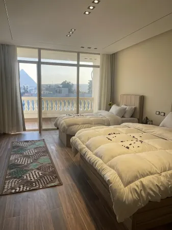 Roone Pyramids View Inn Отели рядом с достопримечательностью «Большой египетский музей»