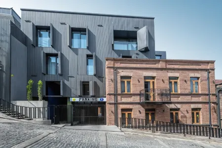 Serviced Designed Apartments by Urban Hotels 17 Отели рядом с достопримечательностью «Памятник  Церетели и Чавчавадзе»