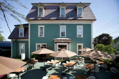 Le Pleasant Hôtel & Café Hotels in Cowansville