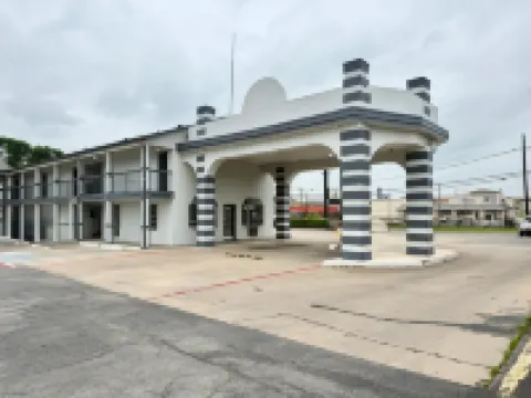 Sherman Inn Hotels in Grayson County