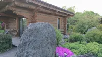 Les Chalets de Maramour Hôtels à : Meximieux