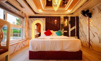 Beach Paradise Day Cruise Houseboat