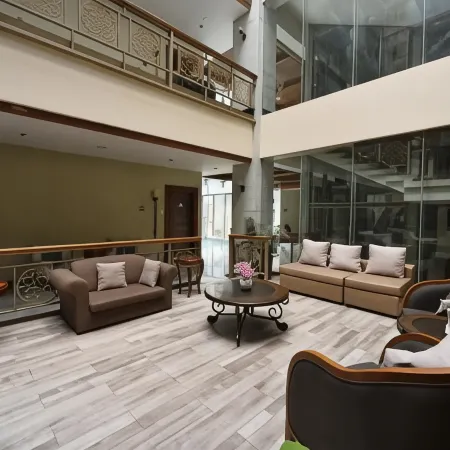 Paragon Hotel and Suites