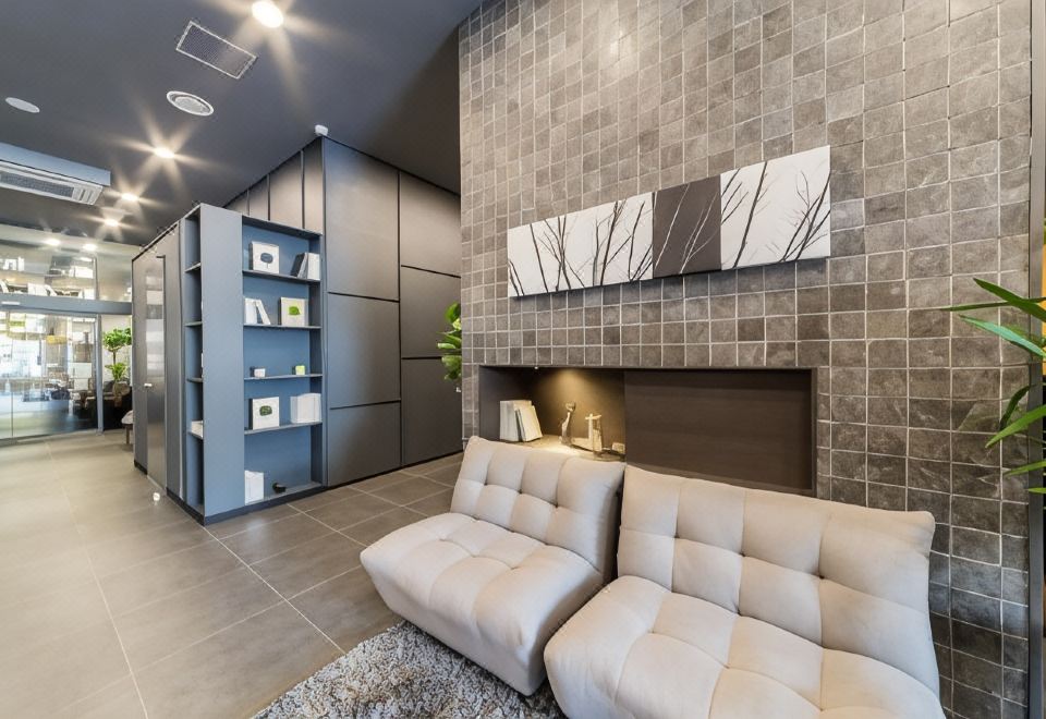 평택스테이호텔의 편안하고 현대적인 객실 내부 이미지