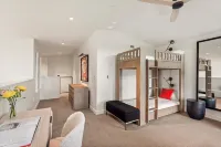 PENTHOUSE - BRAND NEW LUXURY Ski in/Ski out! Pool, Hot Tub, Walk to Restaurants!
