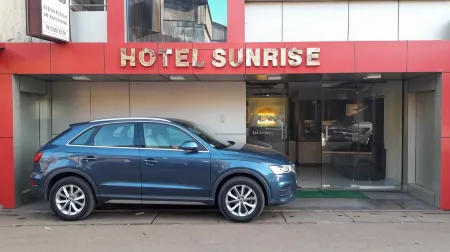 Hotel Sunrise Отели рядом с достопримечательностью «Poonam Chowk»