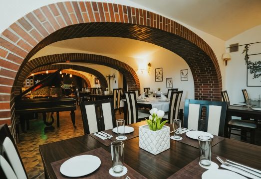 4. 폴로니아 라치부..