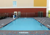 Comfort Suites Near Tanger Outlet Mall - Swimmingpools