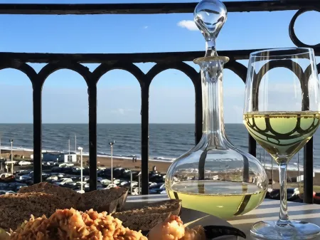 Moray Hastings Отели рядом с достопримечательностью «Pett Level Beach»