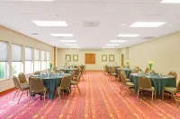 Days Inn & Suites by Wyndham St. Louis/Westport Plaza Hotels in Creve Coeur