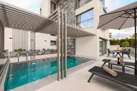 Mgk Complex Suite with Private Pool Ligaria,Made