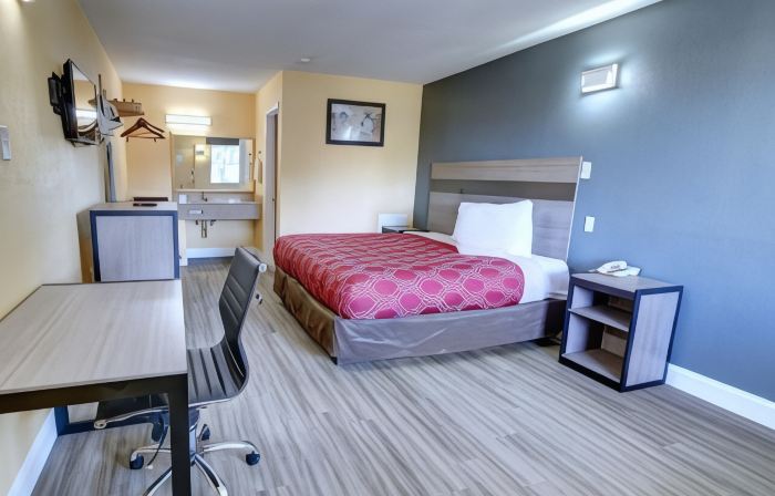 Econo Lodge at Military Circle