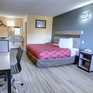 Econo Lodge at Military Circle