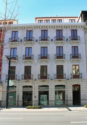 BiBo Suites Gran Vía 산 제로니모 수도원 주변 호텔