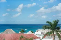 Divers Paradise NEW 2 Bedroom Condo w/Rooftop Pool