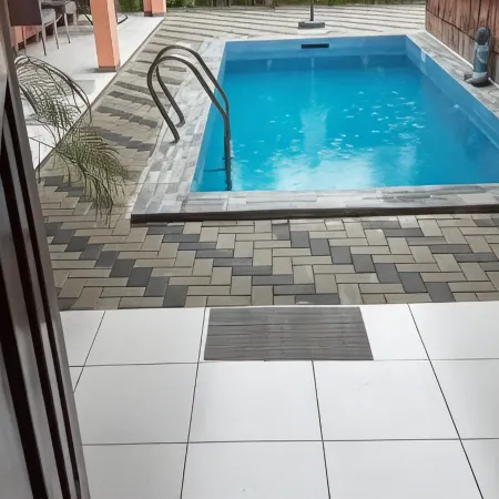Max Garden and Pool